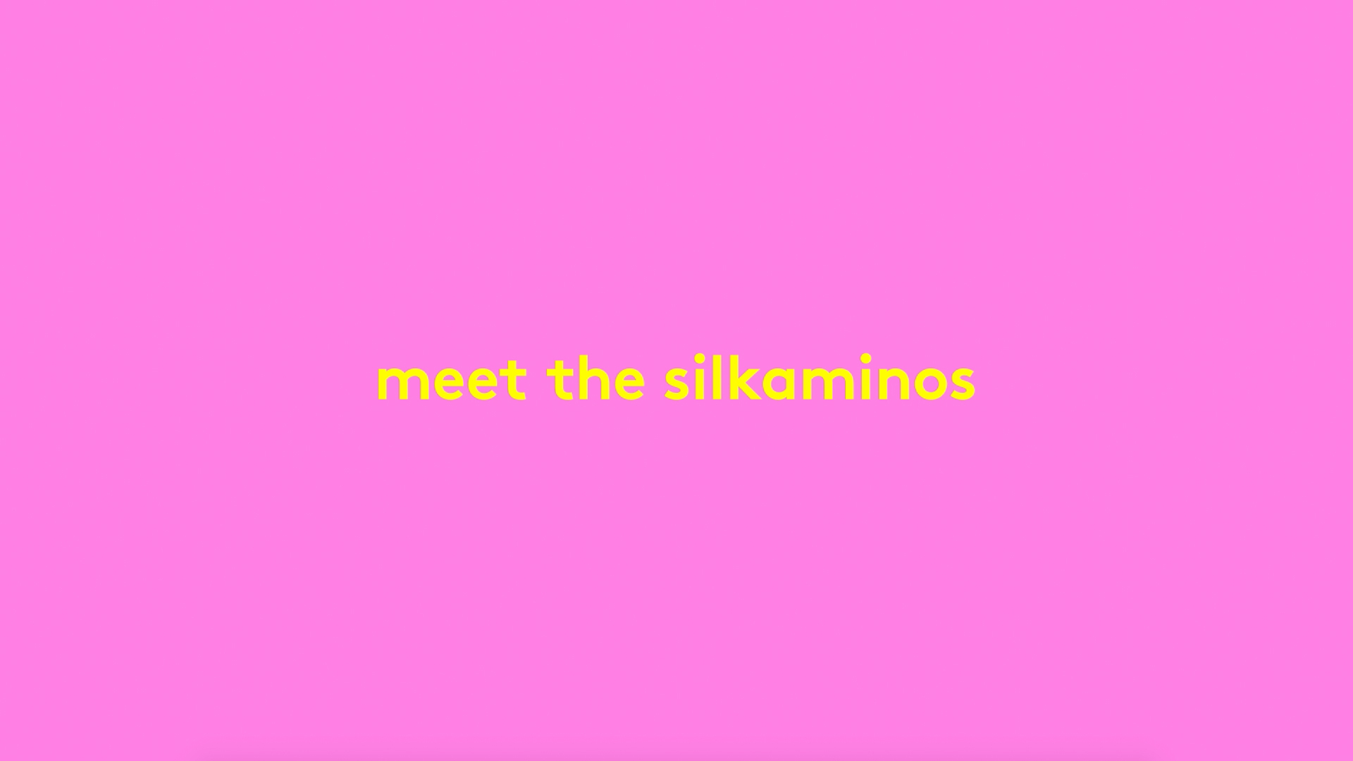 Vidéo expliquant comment suivre une routine Silkamino avec le shampoing, le masque et le lait sans rinçage